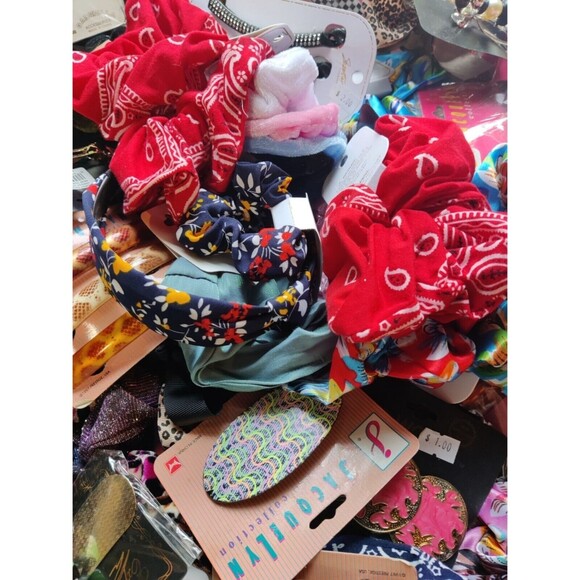 20 PC LOT Fashion Hair Accessories Salvage Shelf Pulls Assorted Styles and Brand - Picture 6 of 9